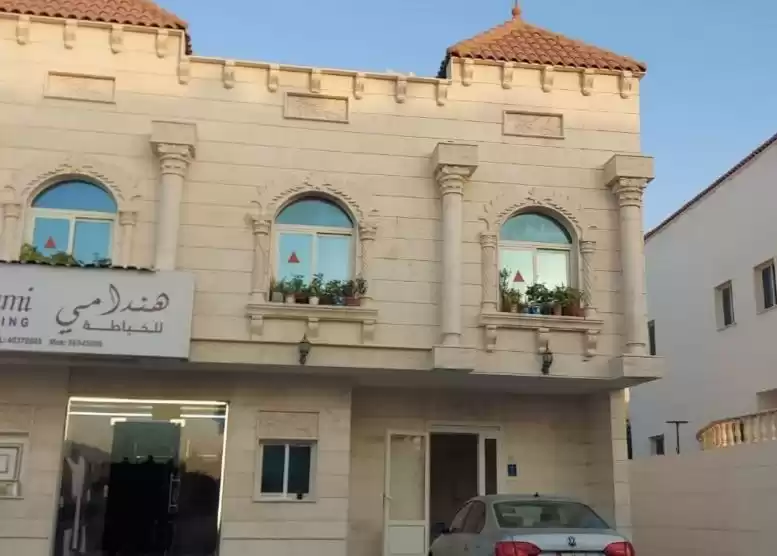 Residential Ready Property 2 Bedrooms U/F Apartment  for rent in Al Sadd , Doha #8819 - 1  image 